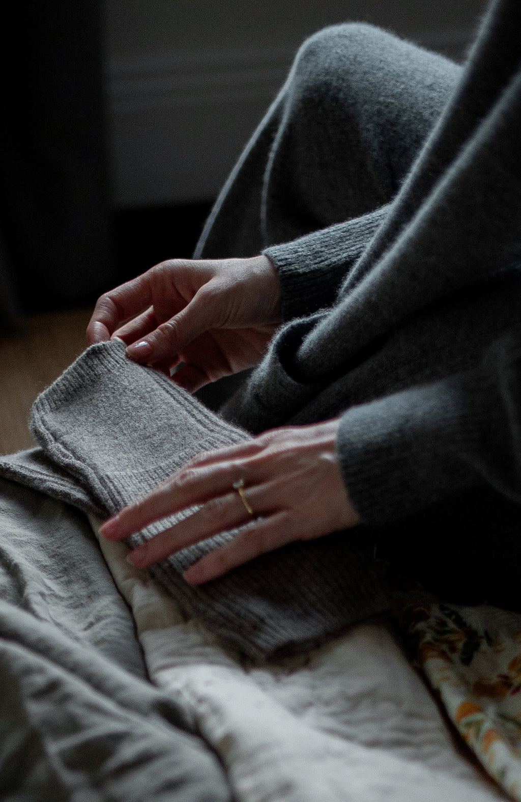 Womens Lambswool Ribbed Arm Warmers