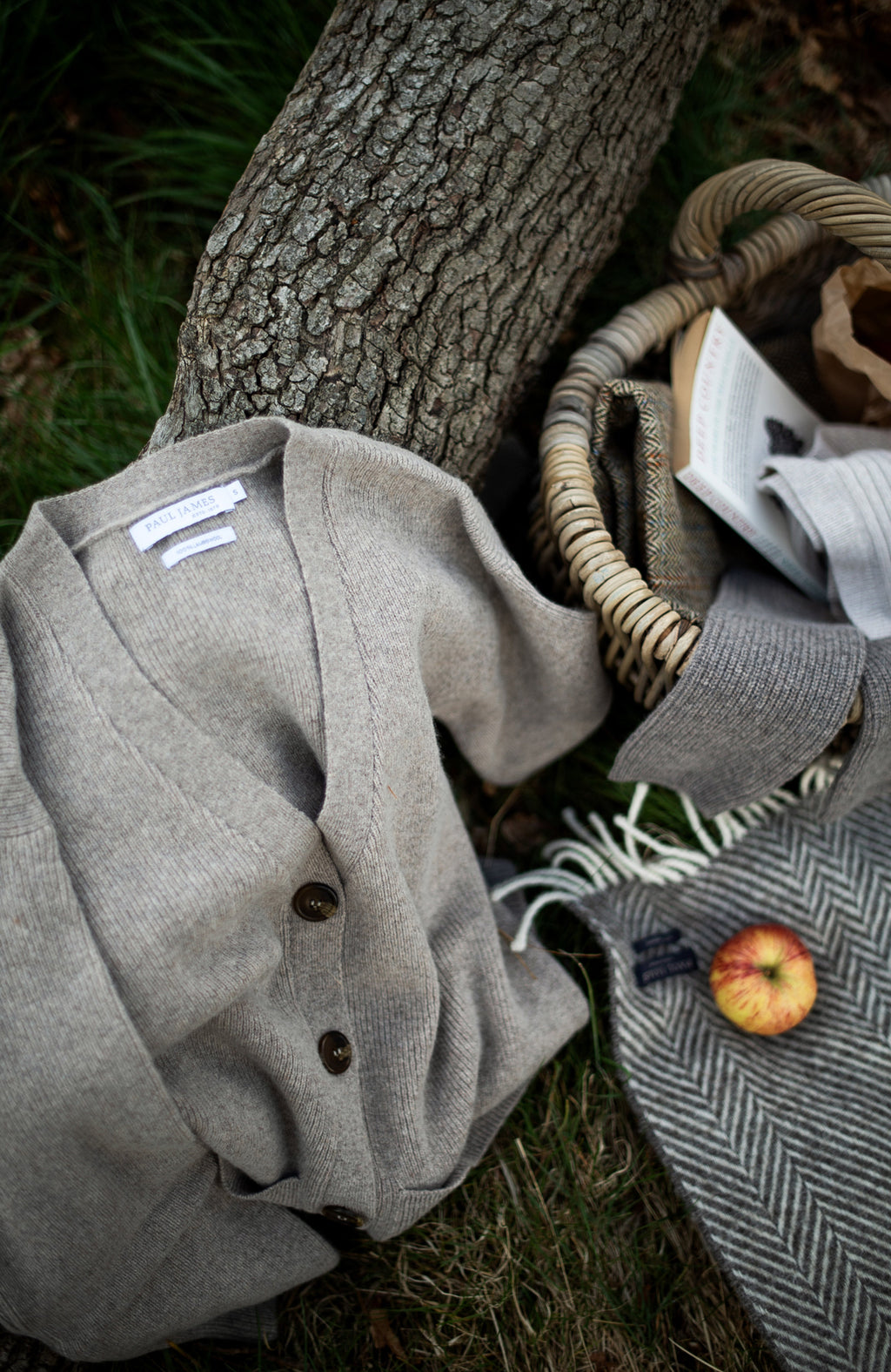 Womens Lambswool V Neck Ribbed Cardigan with Pockets