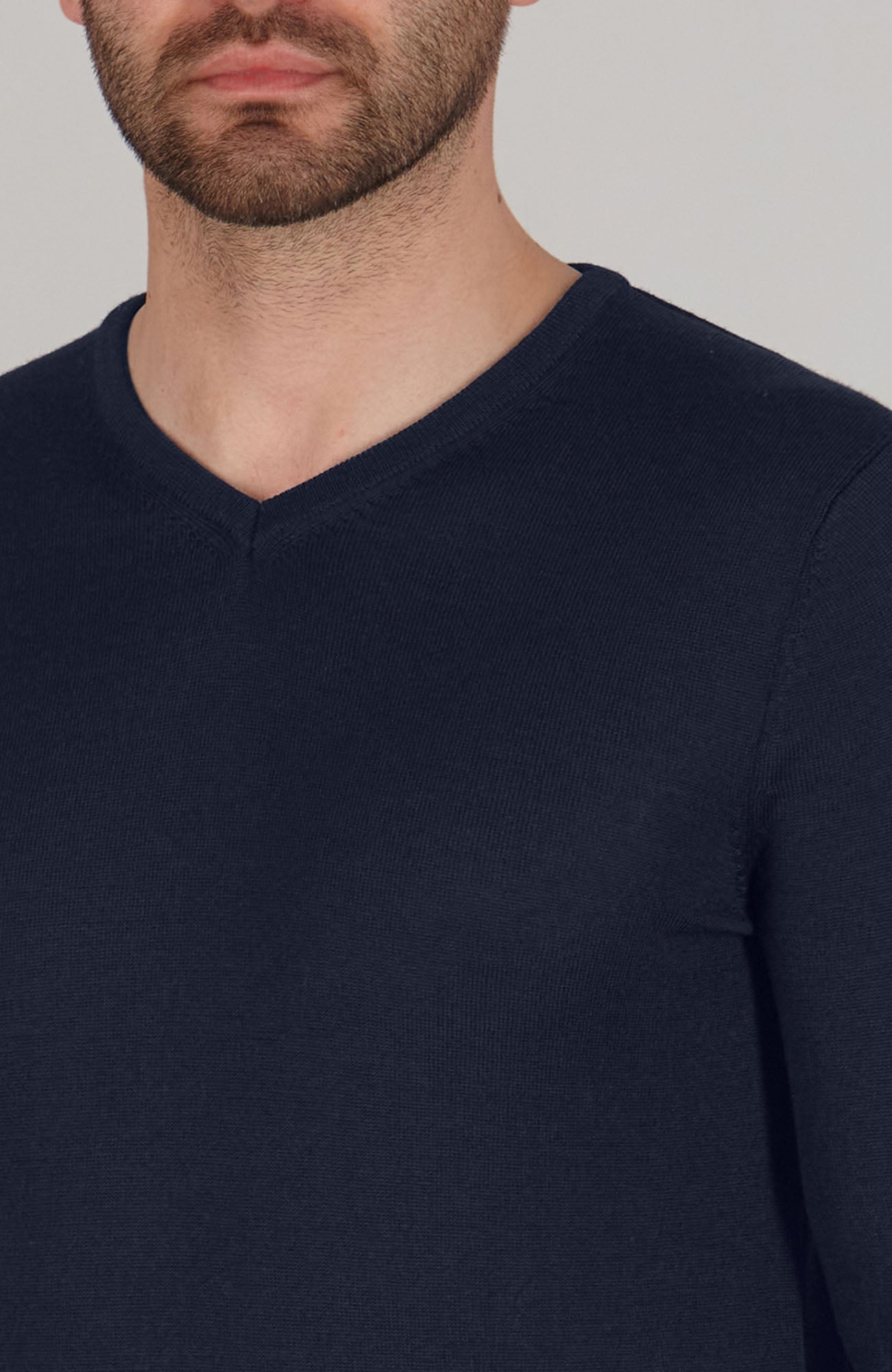 Mens Extra Fine Merino Wool V-Neck Jumper