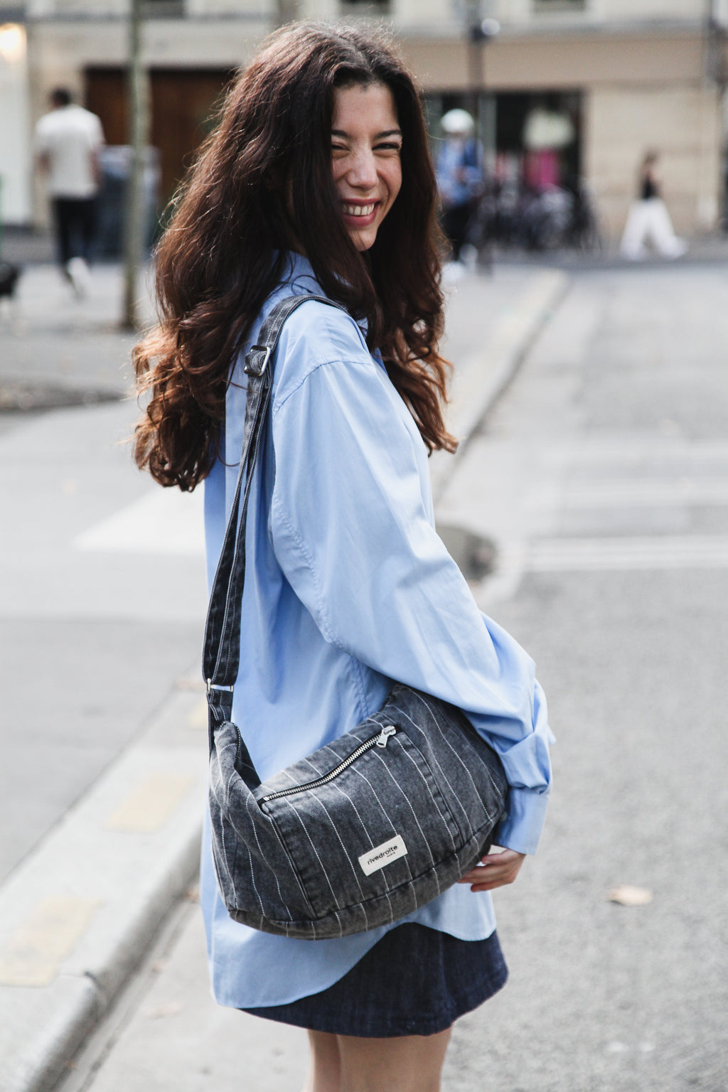 Mini Charlot le sac crossbody - Denim Noir Rayé